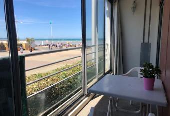T2 Cosy Mer Plage Pl  rin St Brieuc has Balcony rooms