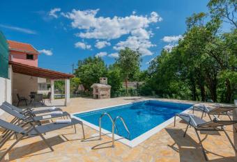 VILLA MILLA-Grubine has Balcony rooms