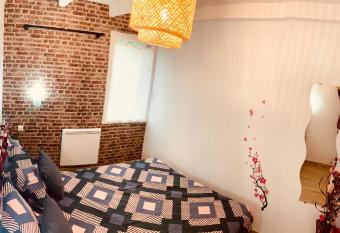 Appartement Spacieux Terrasse Jacuzzi Parking aux portes d Honfleur by Sweet Home Company has rooms with a private hot tub