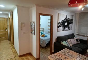 Apartamento nuevo en pleno centro de Vigo, Alameda, 5 minutos Casco Vello y estaci  n AVE allows 18 year olds to book a room