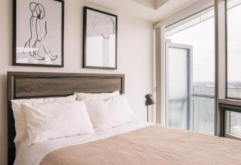 HighRise Central 1 Bedroom, Best City View, Free Parking has Balcony rooms