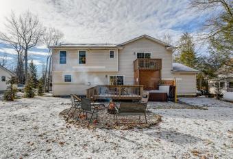 Pocono Getaway - Game Room, Hot Tub & Firepit has Balcony rooms