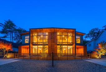 Ren chalet has Balcony rooms