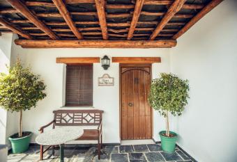 Finca Los Llanos has Balcony rooms