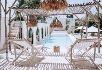 Hotel Sages allows 18 year olds to book a room