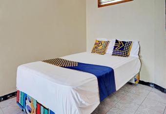 SPOT ON 91890 Kost Kalasan Syariah allows 18 year olds to book a room