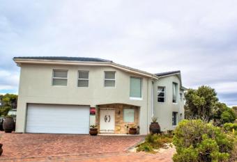 Flamingo Haven has Balcony rooms