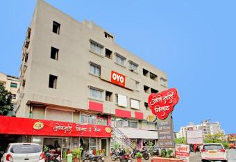 SPOT ON 70165 Hotel Swarg Executive allows 18 year olds to book a room