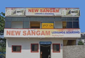 SPOT ON New Sangam Lodging & Boarding allows 18 year olds to book a room