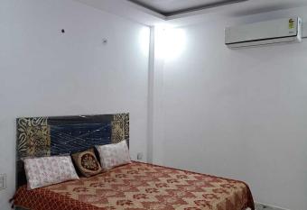 OYO 70229 White Rose Guest House allows 18 year olds to book a room