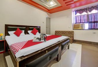 OYO Flagship Hotel Royal Inn allows 18 year olds to book a room