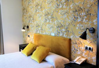 Hotel Playa de Laxe allows 18 year olds to book a room