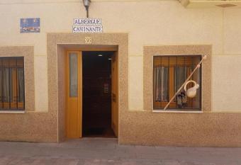 Albergue Caminante Exclusivo para peregrinos allows 18 year olds to book a room