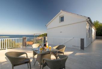 JASNA has Balcony rooms