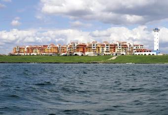 Marina Cape Aheloy has Balcony rooms