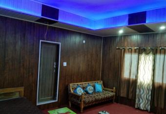 RCS Hilltop Hotel has Smoking rooms