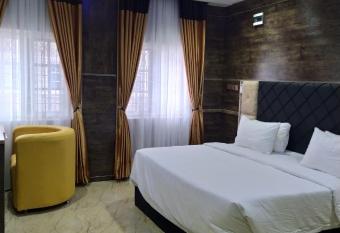 Apartment 550 has Balcony rooms