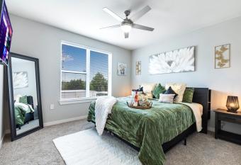 Lovely one bedroom apartment has Balcony rooms