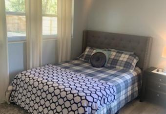 Cozy and Comfortable Place Apt B allows 18 year olds to book a room