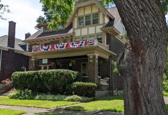 The Marshall House allows 18 year olds to book a room