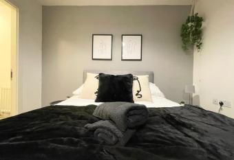 Luxury Apartment in Coventry City Centre allows 18 year olds to book a room
