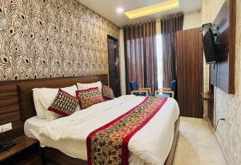 Hotel Amritsar Pride allows 18 year olds to book a room