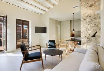 Canvas Apartments & Lofts Girona has Balcony rooms