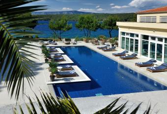 Waterfront Villa Antica, Cheerful 8 bedrooms with pool-Luxury is personal has Balcony rooms