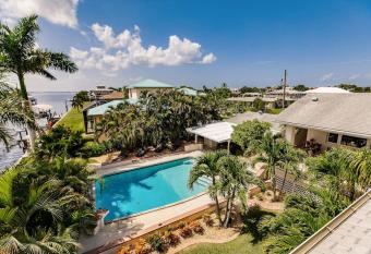 Waterfront Paradise has Balcony rooms