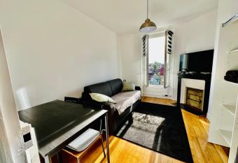 Studio 2 personnes CORBEIL ESSONNES - Wifi Netflix 25m2 allows 18 year olds to book a room