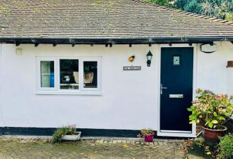 La Casita allows 18 year olds to book a room