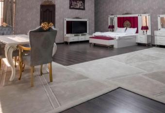 Grand Palace has Balcony rooms