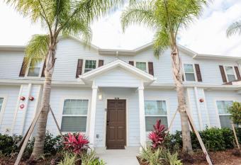 Lovely 3 Bedroom Condo Near Disney World! allows 18 year olds to book a room