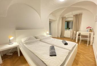 Villa pod Gradom allows 18 year olds to book a room