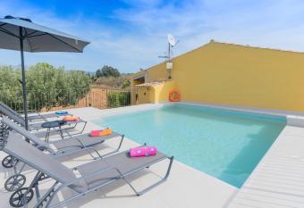 CANA MARTINA has Balcony rooms