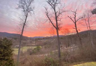 Pleasant Grove Cottages - Misty Mtn (#113) / Lazy Bear (#115) has Balcony rooms