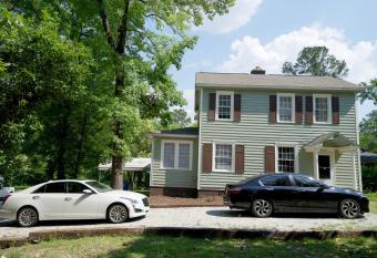 Wentworth Cozy 3 BR allows 18 year olds to book a room