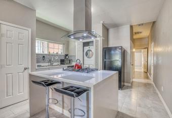 My best Townhouse    A   in Downtown, UTEP, Hospitals allows 18 year olds to book a room