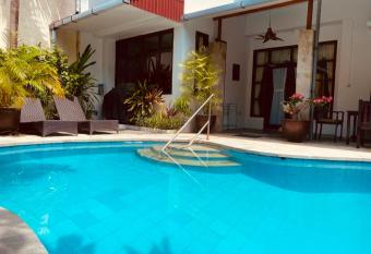 Villa Cantik Kuta Regency allows 18 year olds to book a room