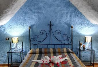 Cuevas Zacarias Hammam Spa allows 18 year olds to book a room