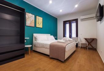 Verdirooms158 allows 18 year olds to book a room