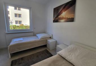 Monteurzimmer mit zwei einzelnen Betten in einer 3Zi Wohnung mit K  che und Bad allows 18 year olds to book a room