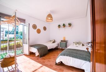 Casa L  pez allows 18 year olds to book a room