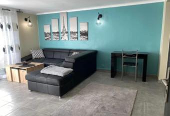 Super appartement 1 avec grande terrasse has Balcony rooms