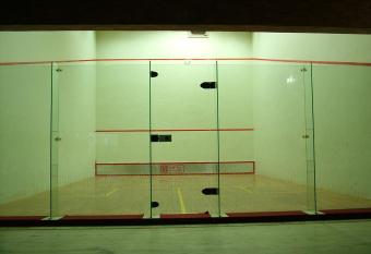 VIP; S CLUB has Smoking rooms