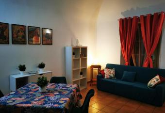 C   del Teatro allows 18 year olds to book a room
