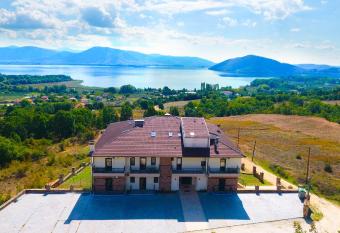 Hotel Agnanti Unique Hospitality has rooms with a private hot tub