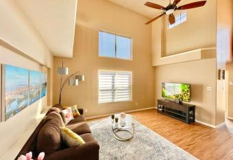 Newly Upgraded w a quiet neighborhood has Balcony rooms