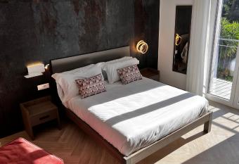 Patriziella 4 Rooms allows 18 year olds to book a room