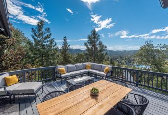 Lake Arrowhead Luxury Vacation Home - Lake Views, Game Room, Hot Tub & Pets has Balcony rooms